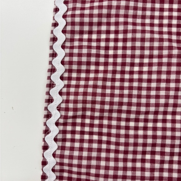 Gingham Check Luncheon Cloth Handmade Embroidered Design Bordered with Rick Rack - Picture 4 of 11